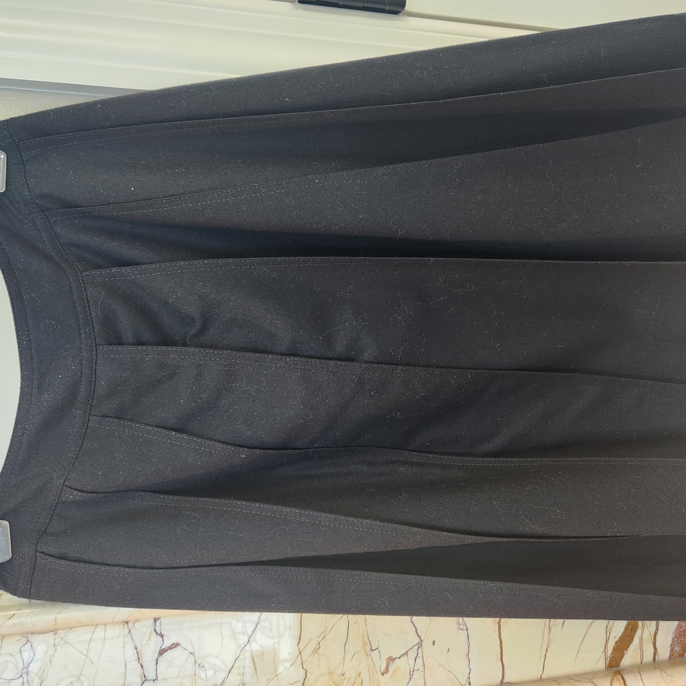 CHANEL Elegant Black Pleated Skirt